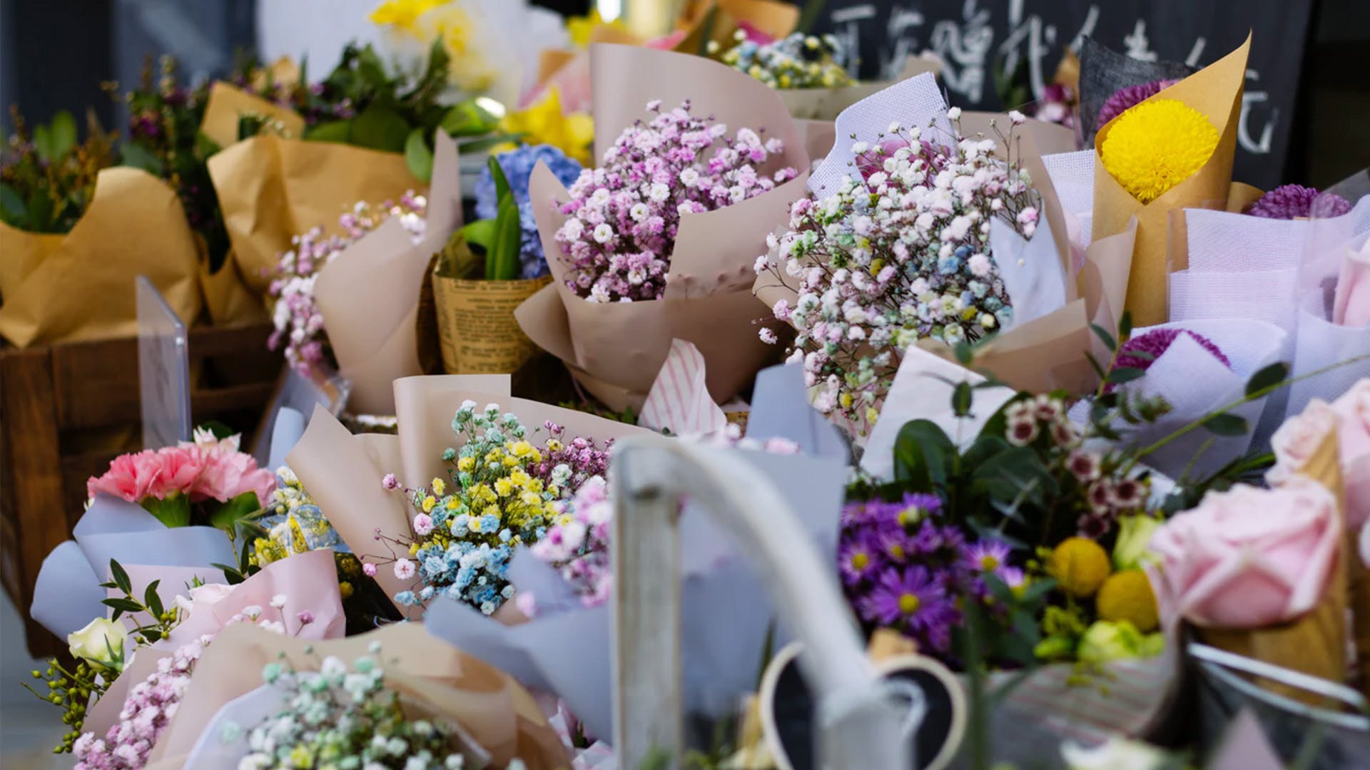 Make your life bloom by just one click with an Online Florist